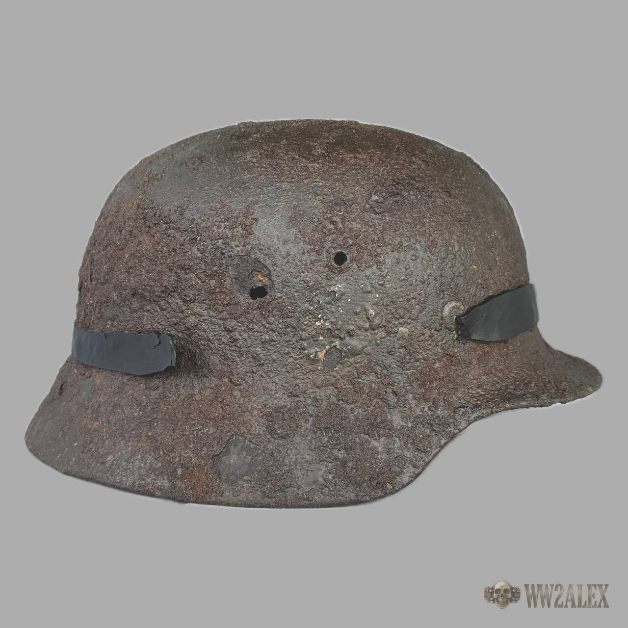 Original German WW2 M35 Helmet with Camouflage Rubber Band - photograph 3