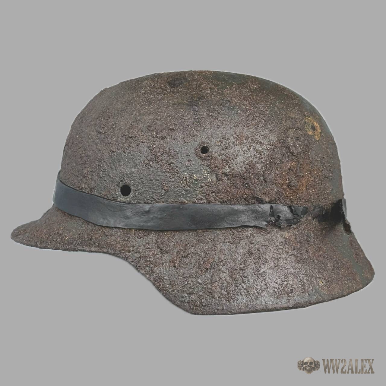 Original German WW2 M35 Helmet with Camouflage Rubber Band - photograph 2