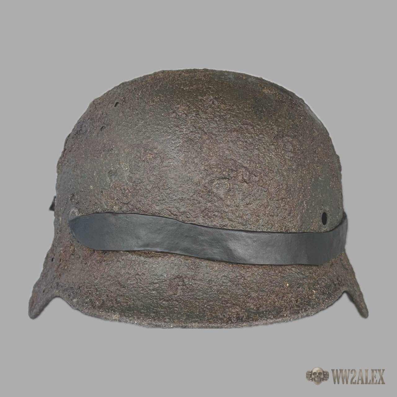 Original German WW2 M35 Helmet with Camouflage Rubber Band - photograph 4