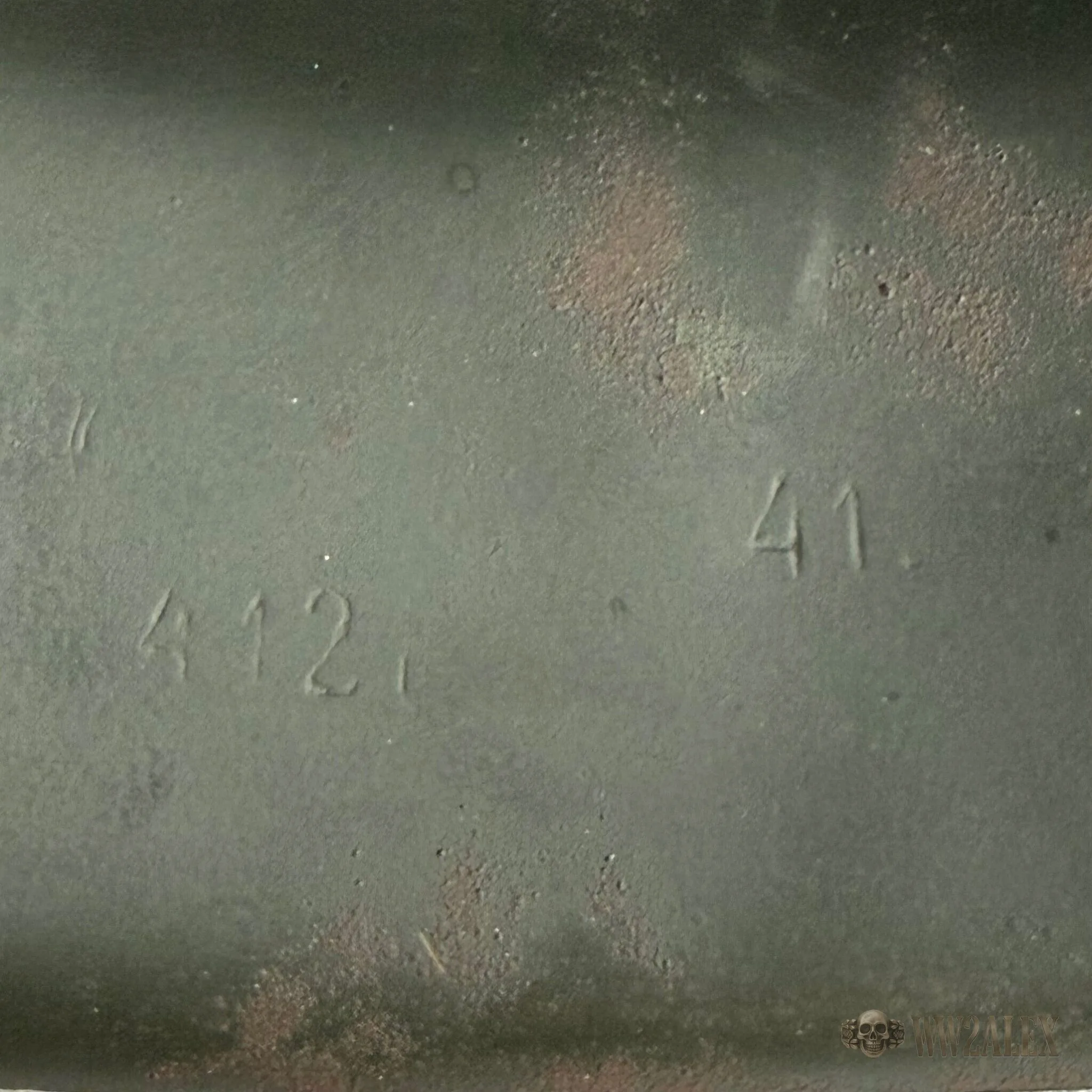 Restored Original German M42 Helmet with Hand-Painted Design - photograph 8