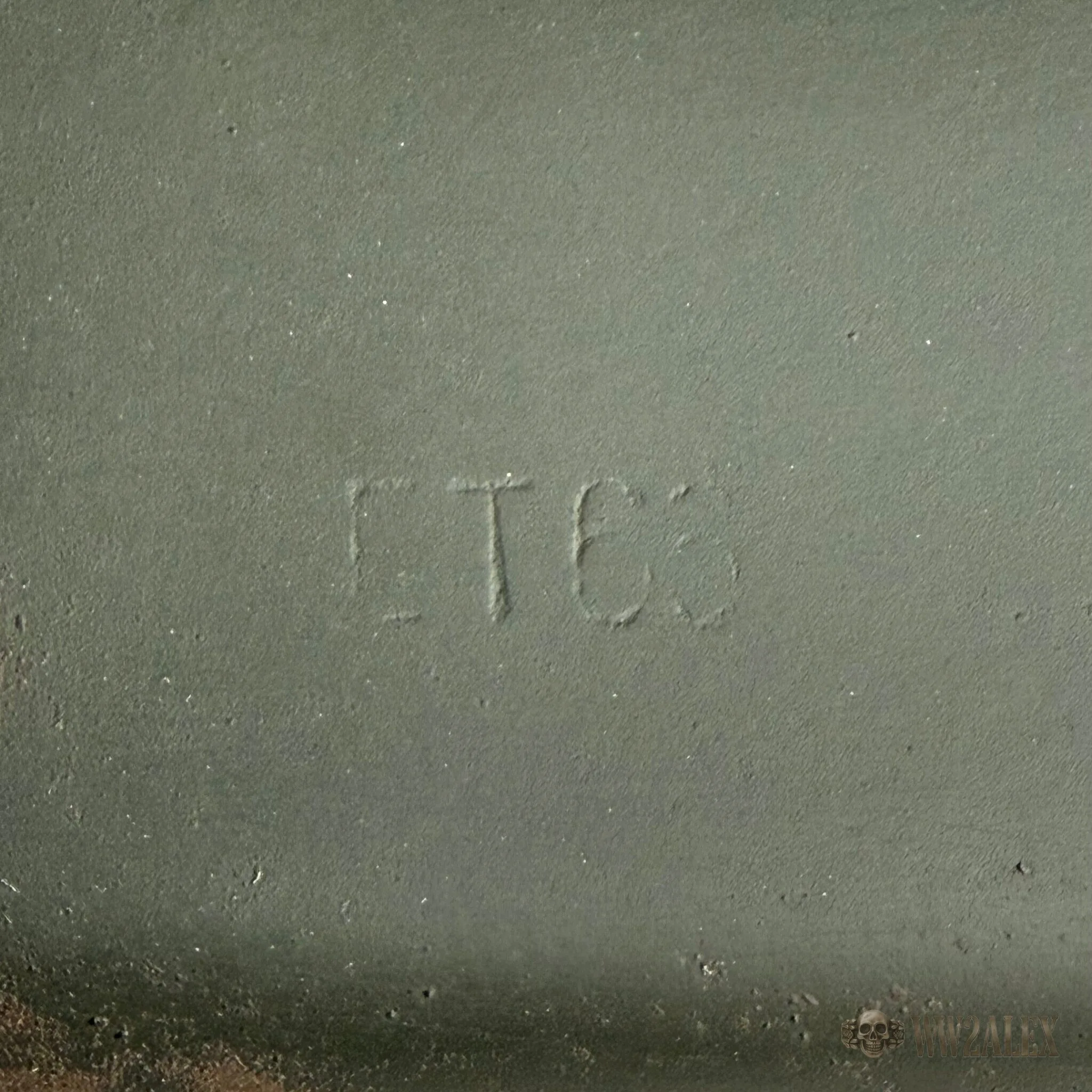 Restored Original German M42 Helmet with Hand-Painted Design - photograph 9