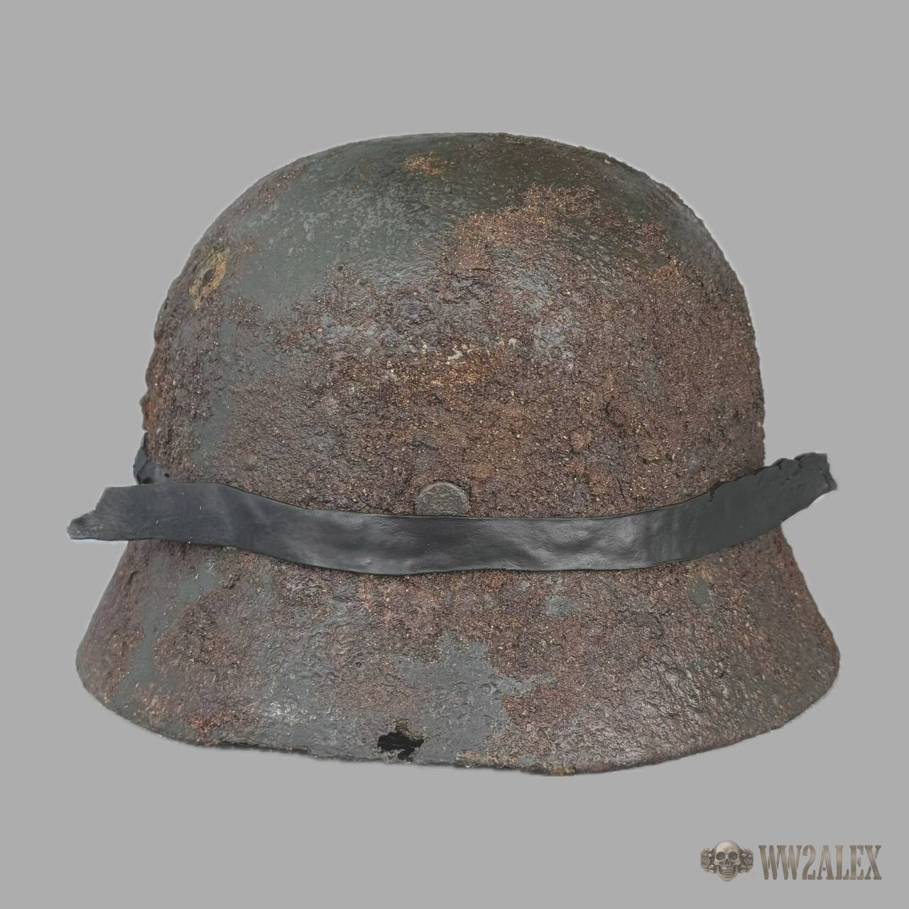 Original German WW2 M35 Helmet with Camouflage Rubber Band - photograph 5