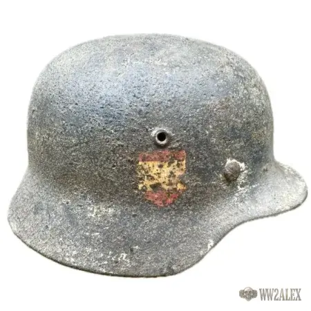 Original Spanish División Azul or 250 Infanterie-Division M40 helmet from Leningrad