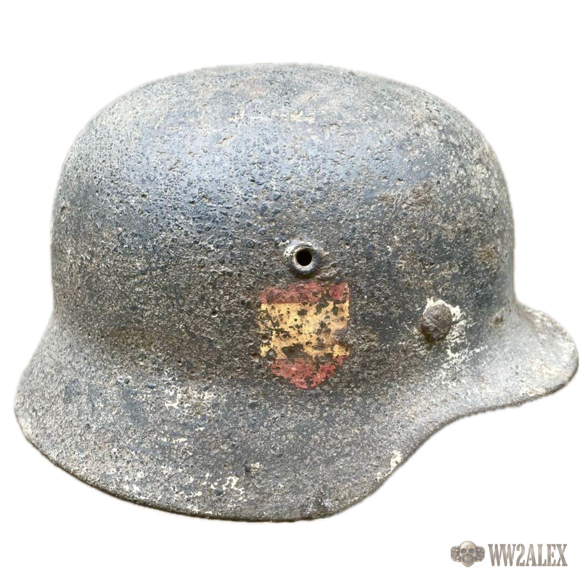 Original Spanish División Azul or 250 Infanterie-Division M40 helmet from Leningrad