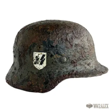 German M35 helmet, size 66 – side view with decal
