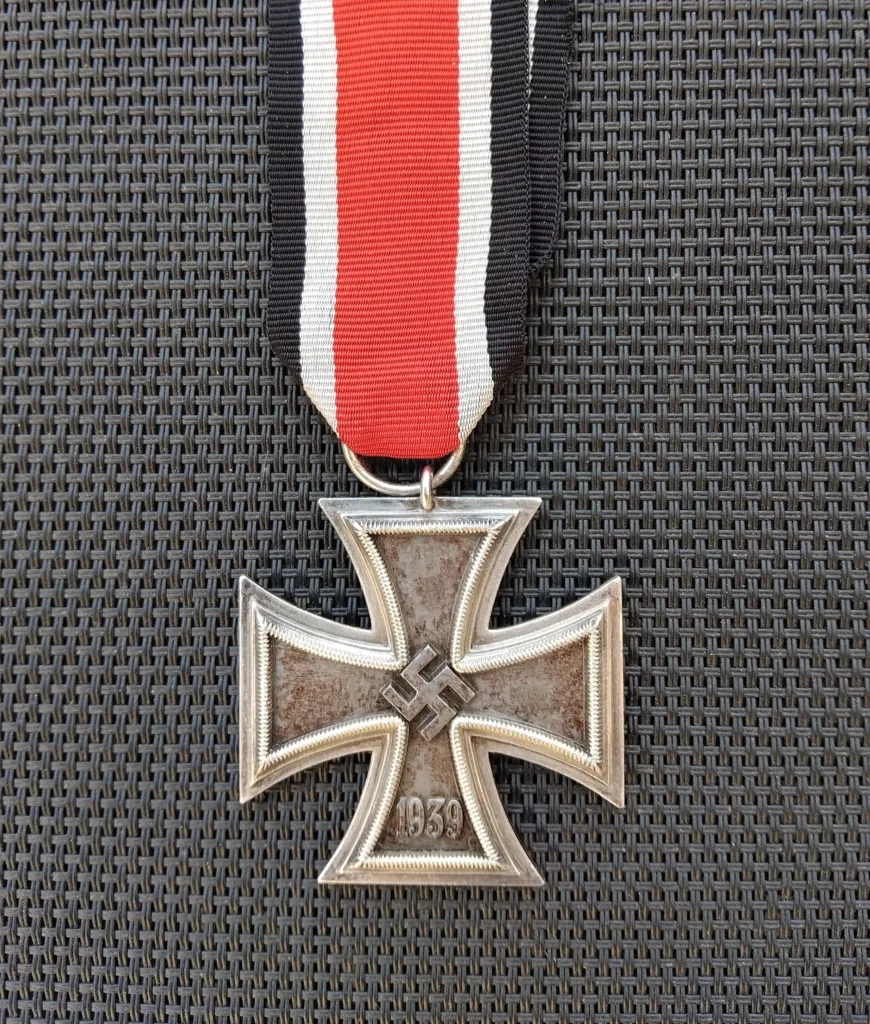Iron Cross 2nd Class 1939 with ribbon, black paint worn from the core