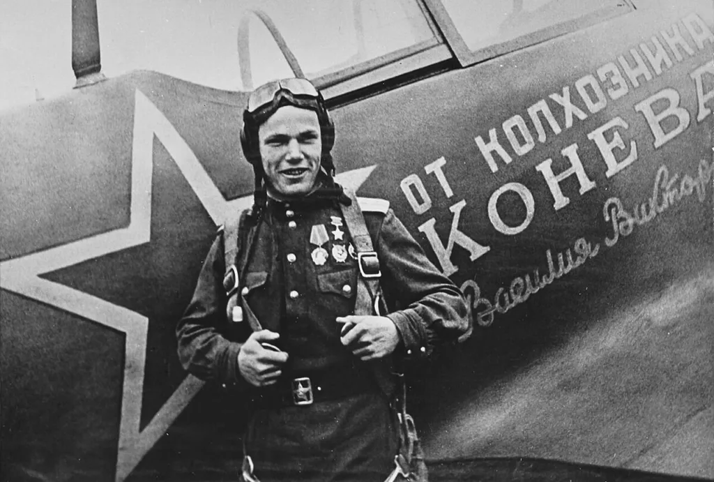 Ivan Kozhedub by his La-5FN fighter, 1944