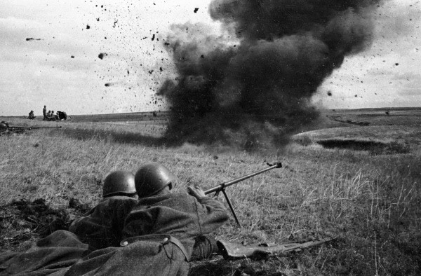Soviet anti-tank riflemen on the Kursk salient, July 1943