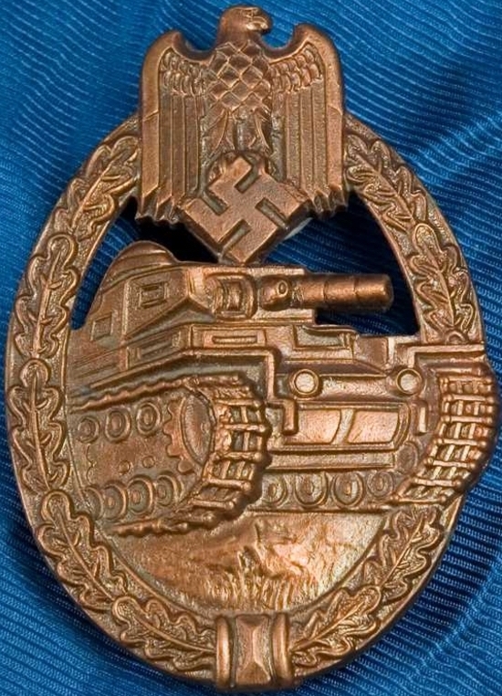 Modern reproduction of the bronze Panzer Badge