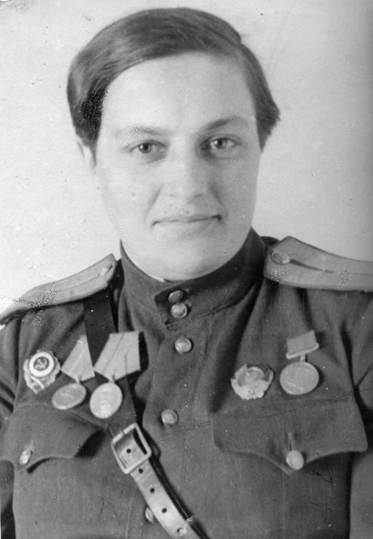Lyudmila Pavlichenko, Soviet sniper, 1943
