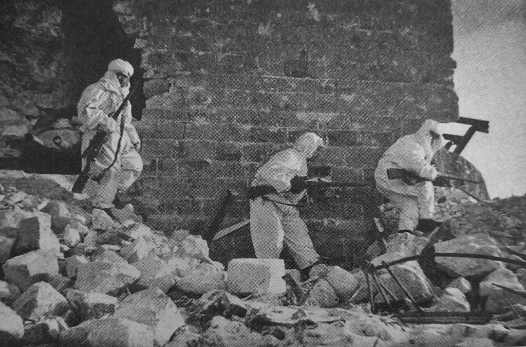Red Army snipers in Stalingrad, December 1942