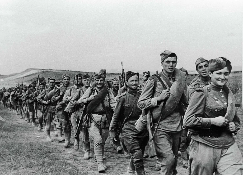Red Army soldiers on the march, September 1943