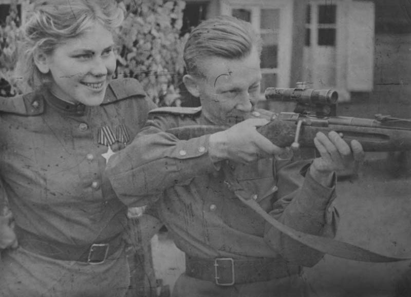 Roza Shanina with Major Alexander Balaev of the 5th Army newspaper