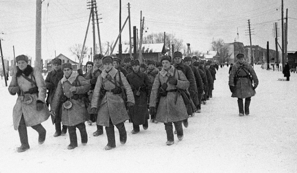 Soviet infantry unit on the march, December 1941
