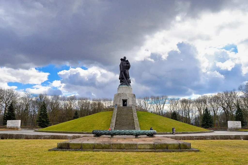 Soldier-Liberator statue, Soviet War Memorial, Treptower Park