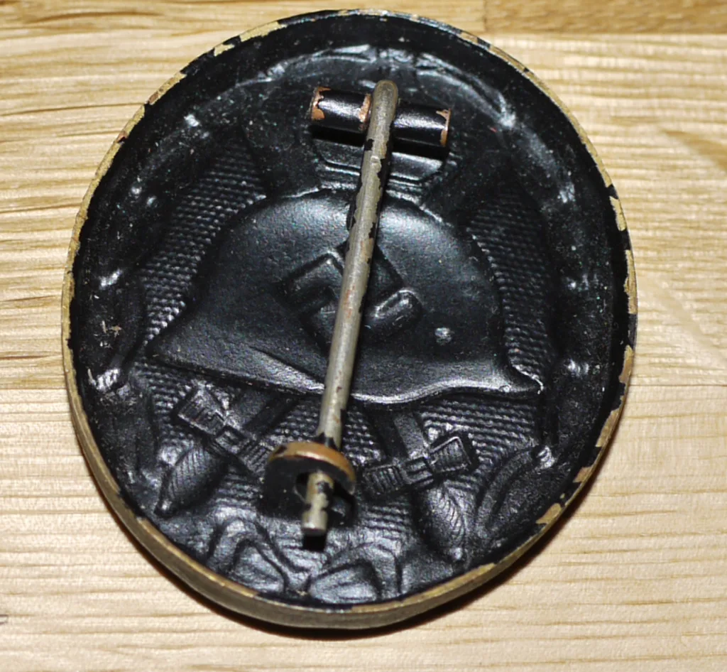 Wound Badge in black, 1939 pattern, back