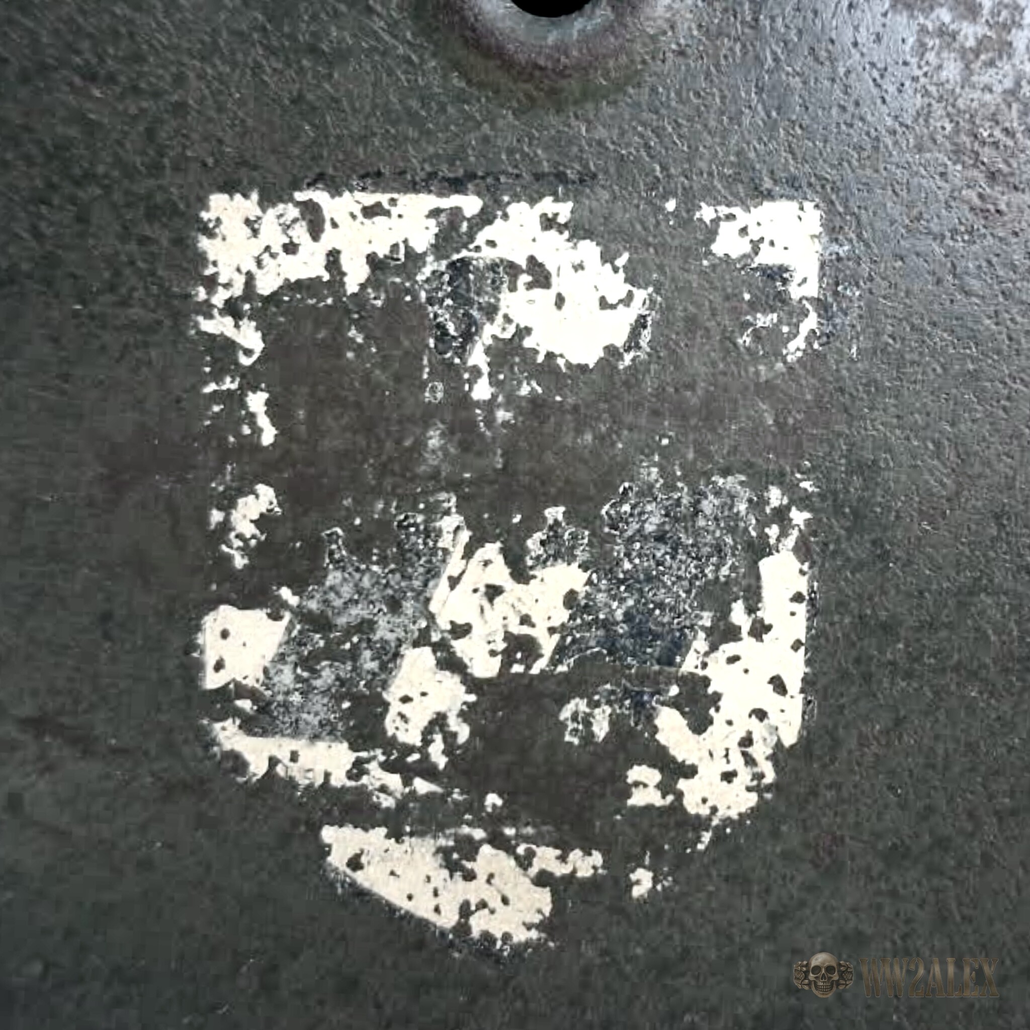 ORIGINAL GERMAN WW2 M40 HELMET - 5th SS DIVISION "WIKING" - Image 2
